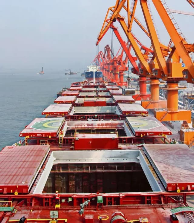 YUHENG Shipping bulk carrier loading operation